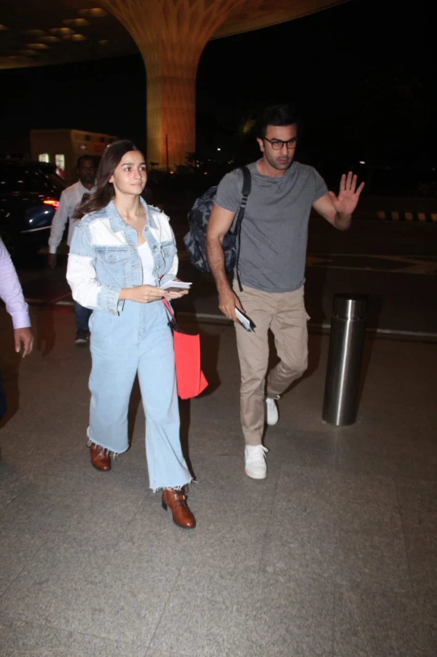 Ranbir Kapoor and Alia Bhatt at the airport