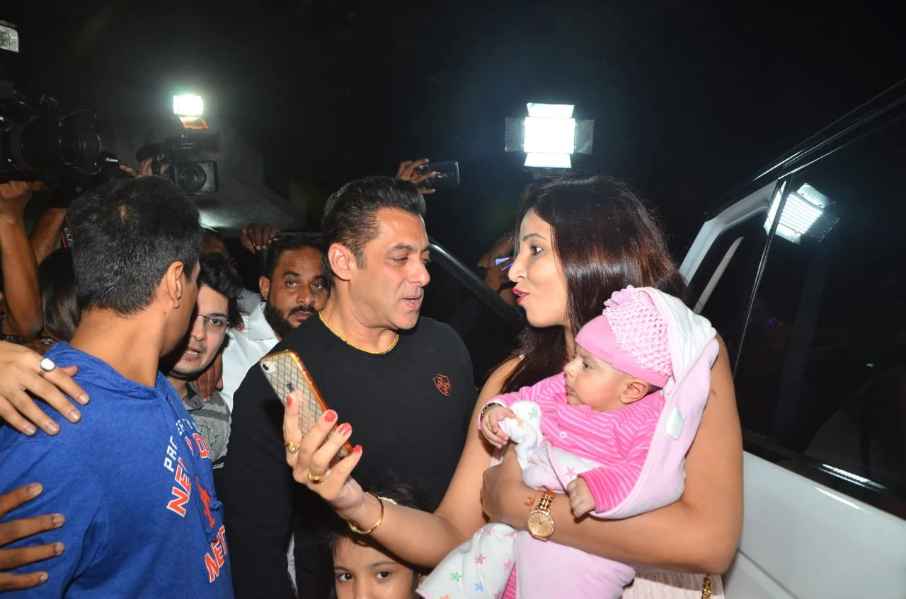 Bhai’s Paternal Instinct: Salman Khan obliges for ‘super mom’ struggling with her baby to get a picture