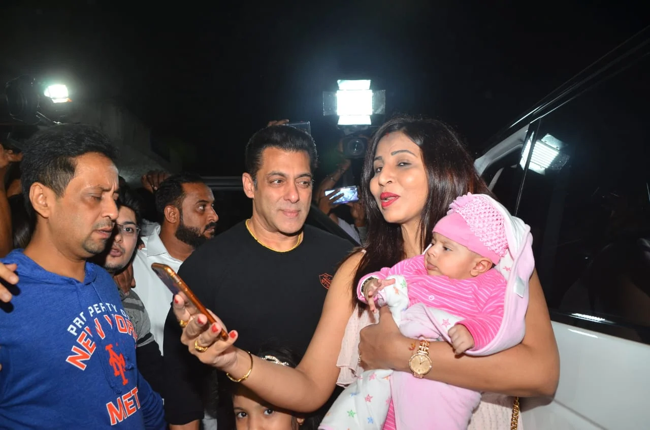 Bhai’s Paternal Instinct: Salman Khan obliges for ‘super mom’ struggling with her baby to get a picture