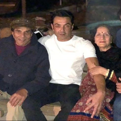 Bobby Deol, Esha Deol wish papa Dharmendra with heartfelt posts on his