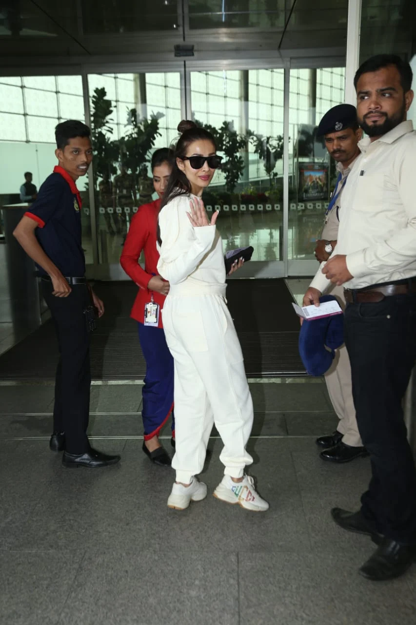 Karisma Kapoor or Malaika Arora – who wore the worst outfits at the airport?