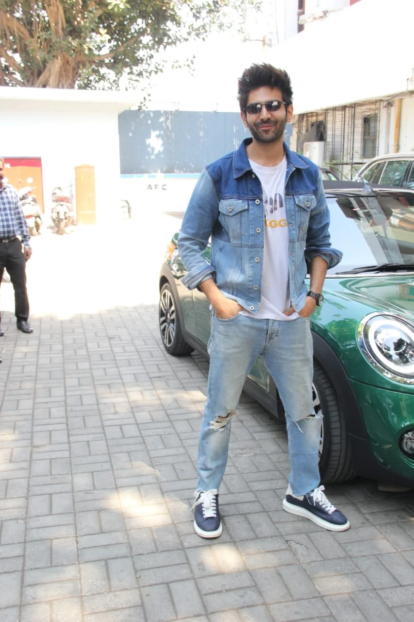 Kartik Aaryan at Santacruz Mumbai