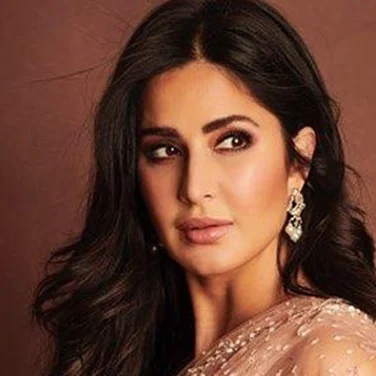 Sooryavanshi: Katrina enjoys beach time in blue saree with Akshay Kumar