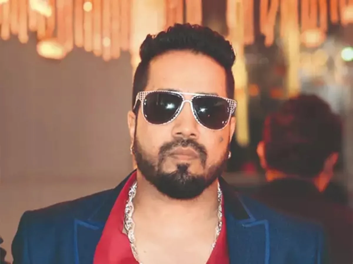 Mika Singh's manager commits suicide, singer offers condolences