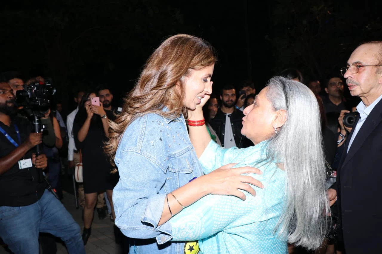 Jaya Bachchan is every Indian mom ever as daughter Shweta exhibits her fashion label