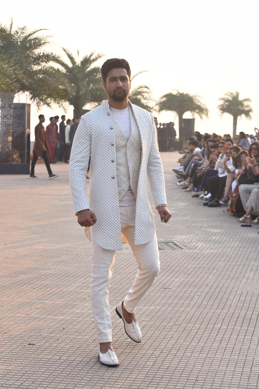 LFW 2020: Vicky Kaushal walks for Kunal Rawal's special show at Mumbai's Bandra-Worli Sea link promenade