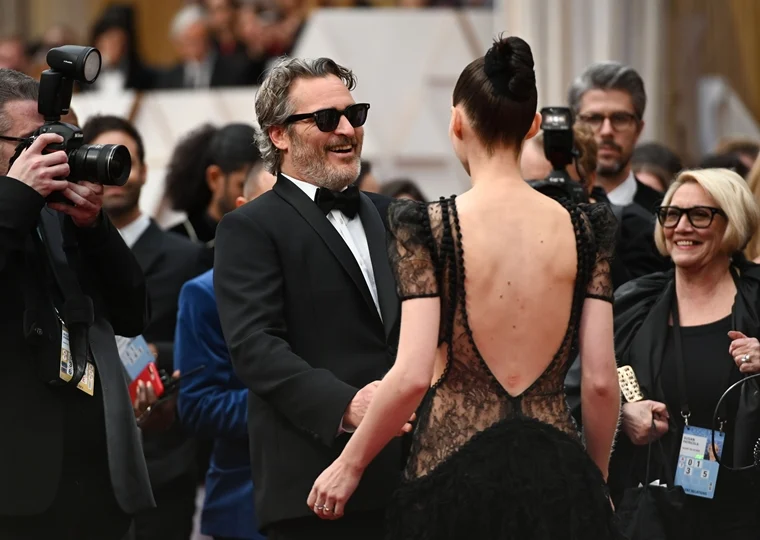 Oscars 2020: Joaquin Phoenix can't get enough of his ladylove Rooney Mara