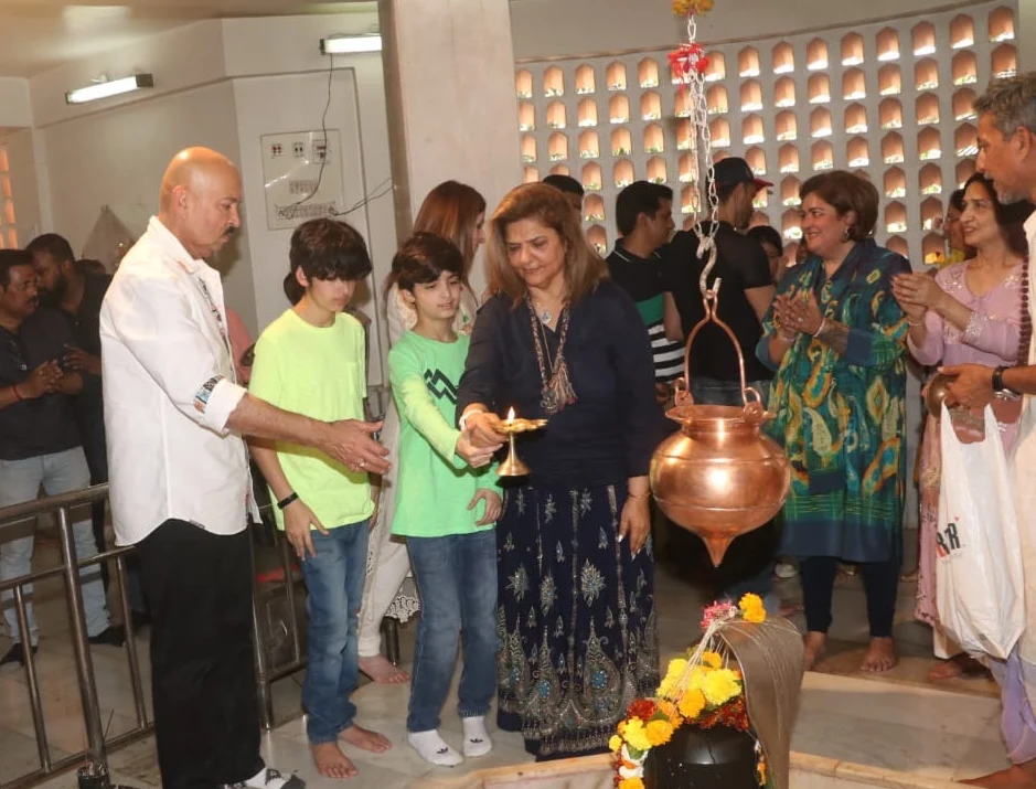 In Pics: Hrithik Roshan, Sussanne Khan offer prayers to Lord Shiva with family on Maha Shivratri