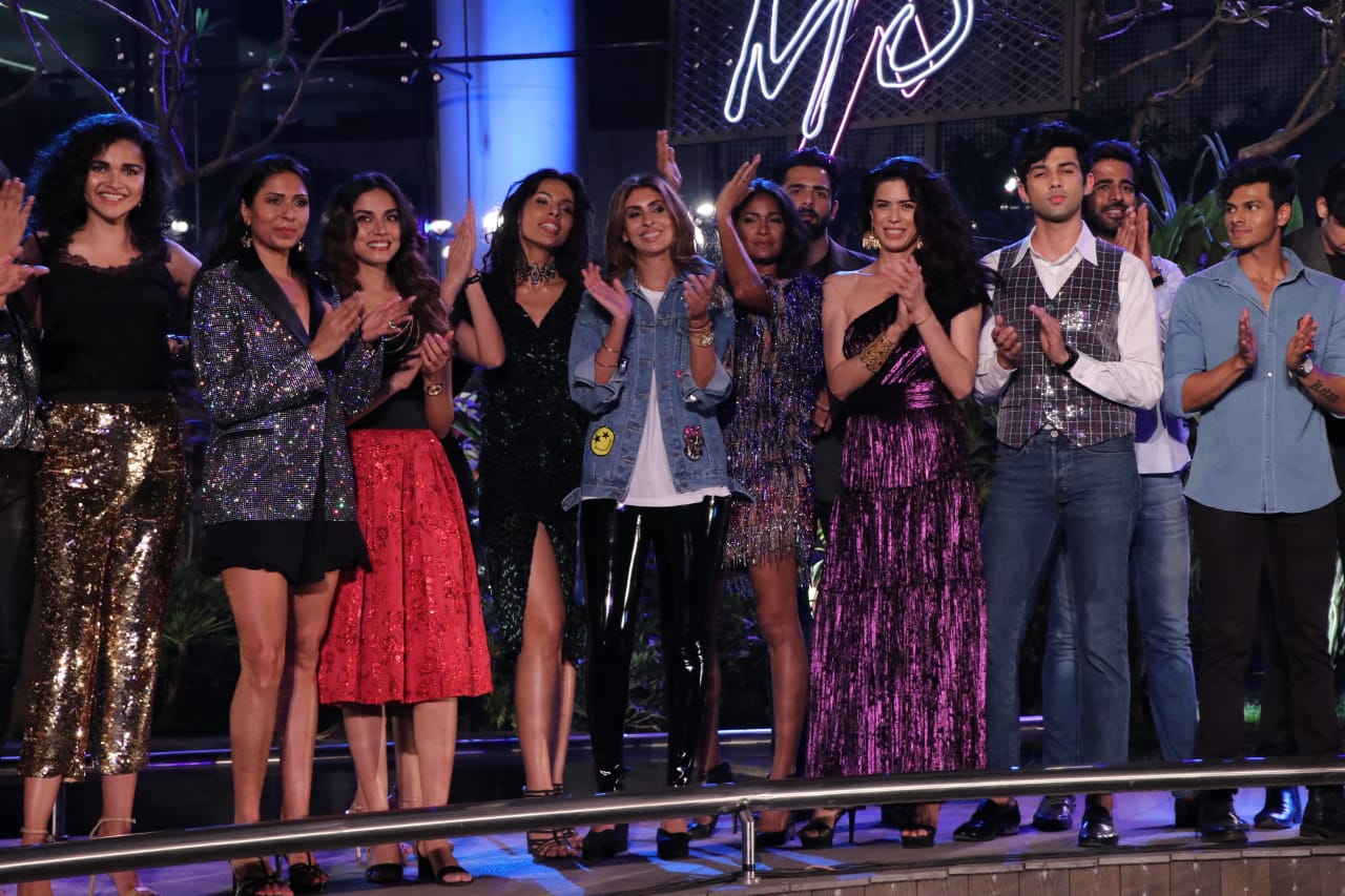 Jaya Bachchan is every Indian mom ever as daughter Shweta exhibits her fashion label