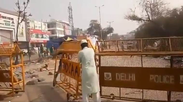 Watch: Shaheen Bagh protesters open barricades to let funeral procession pass 