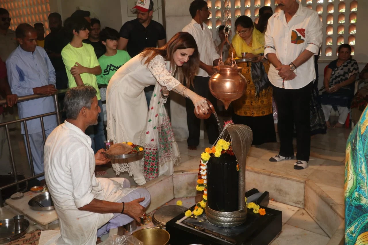 In Pics: Hrithik Roshan, Sussanne Khan offer prayers to Lord Shiva with family on Maha Shivratri