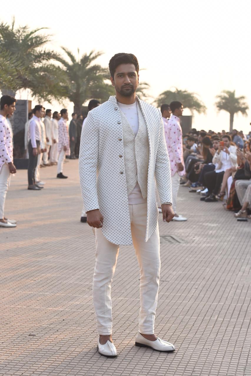 LFW 2020: Vicky Kaushal walks for Kunal Rawal's special show at Mumbai's Bandra-Worli Sea link promenade