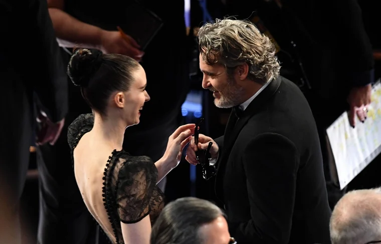 Oscars 2020: Joaquin Phoenix can't get enough of his ladylove Rooney Mara