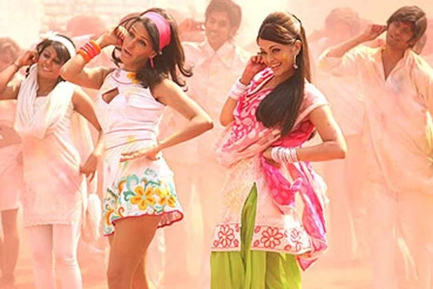 Holi 2020: How to dress like B-town beauty; inspired by Deepika Padukone, Alia Bhatt, Priyanka Chopra and others