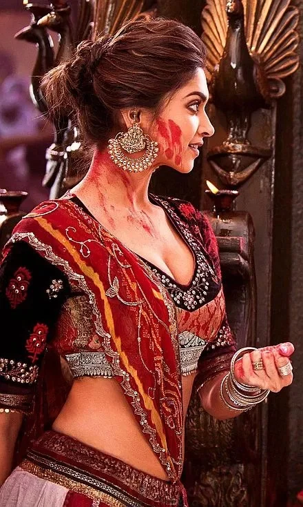 Holi 2020: How to dress like B-town beauty; inspired by Deepika Padukone, Alia Bhatt, Priyanka Chopra and others