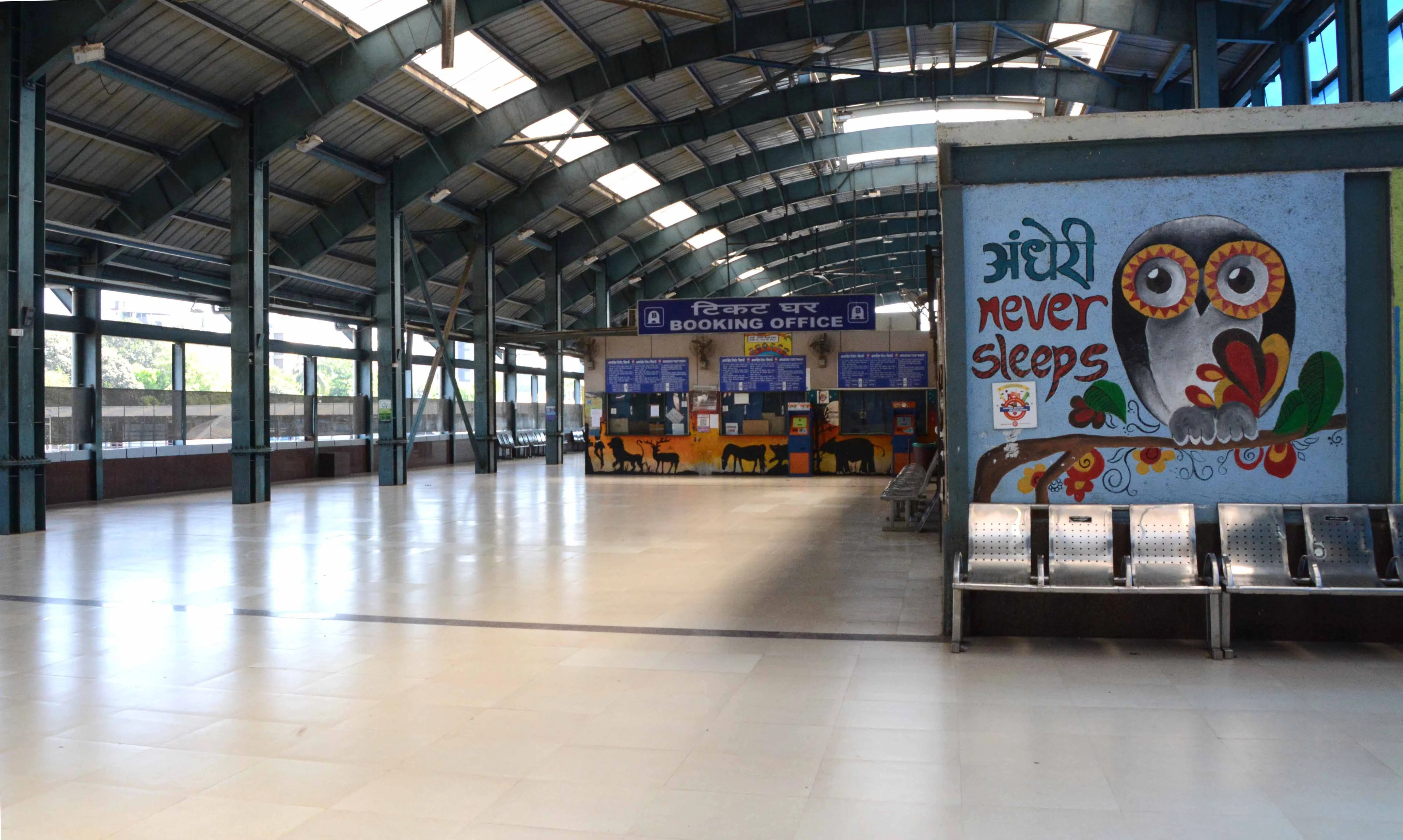 The usually crowded Andheri Railway sattion in Mumbai remains completely empty amidst a rail shutdown.
