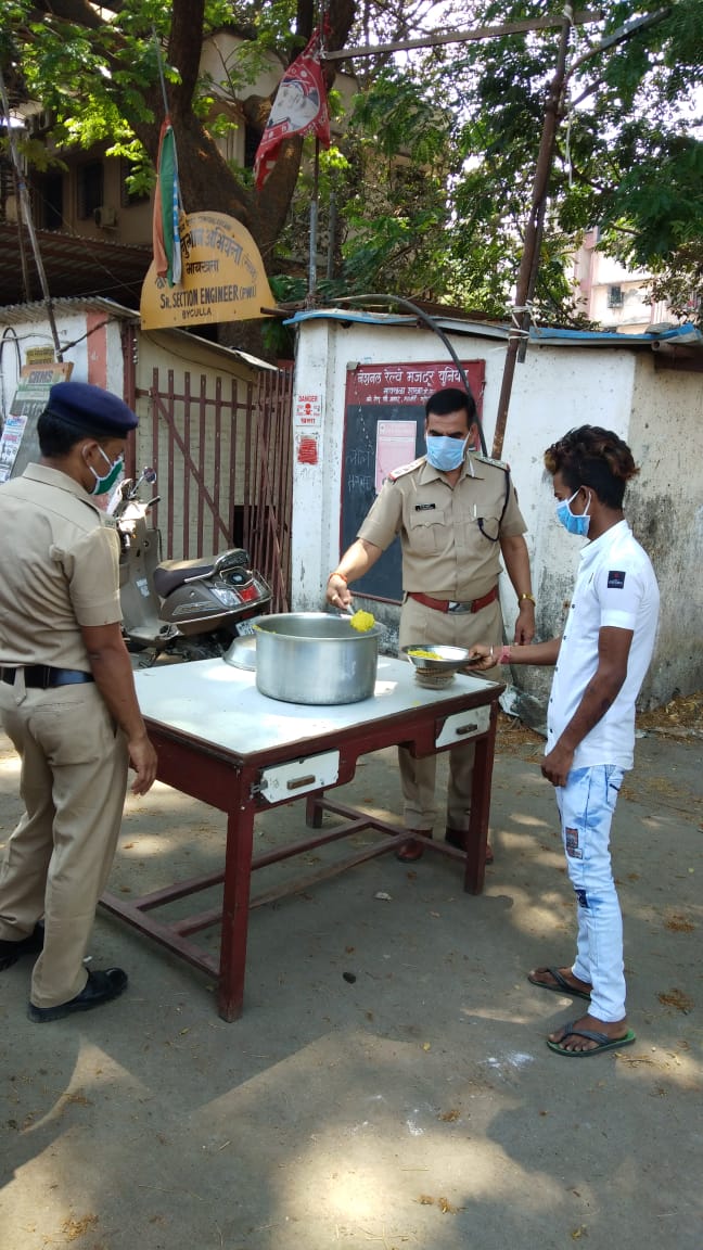 Police distributing food to the needy ones.