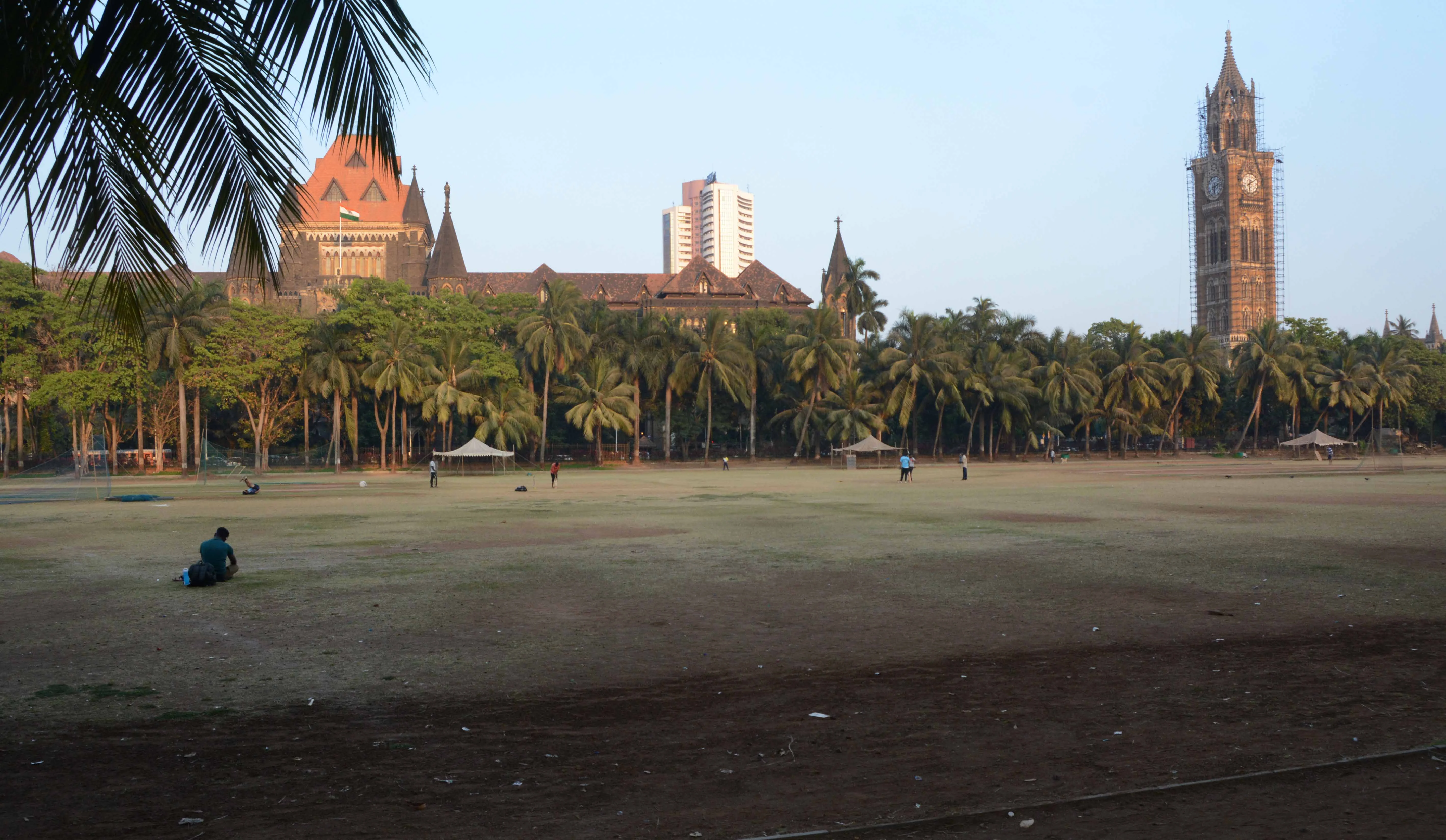 Mumbai's Oval Maidan suspends cricket matches.