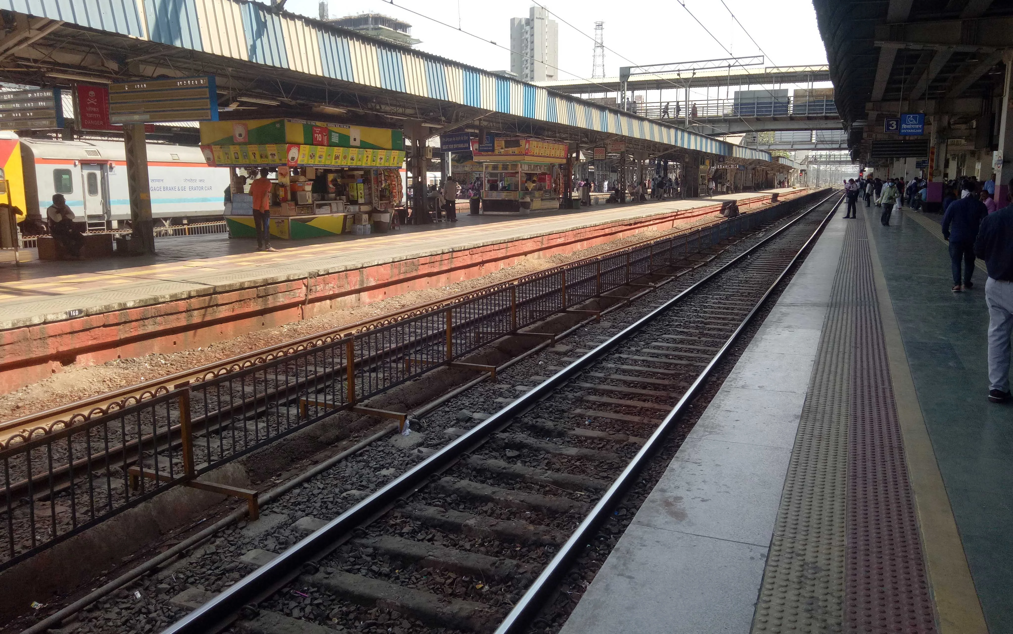 Borivali station observes peace as there is absence of crowd due to coronavirus pandemic.