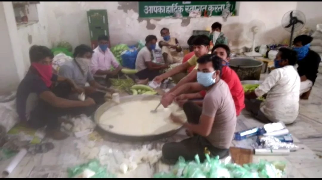Hundreds line up to gorge on kheer, poori and veggies at Raj Cong MLA Ramkesh Meena’s house
