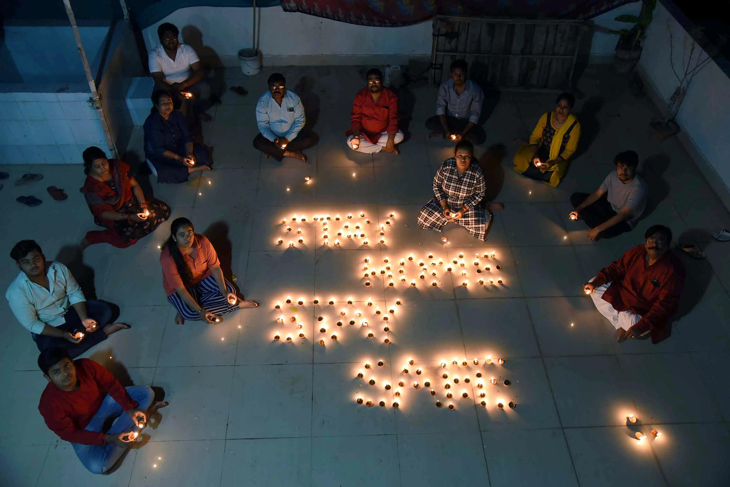 In Pics: How Mumbaikars responded to PM Modi's 9 Baje 9 Minutes appeal