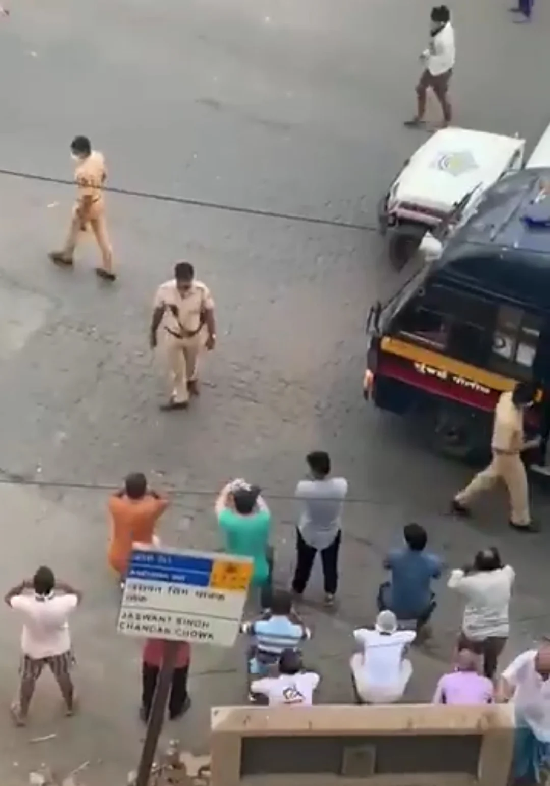 Police punishlockdown violators.