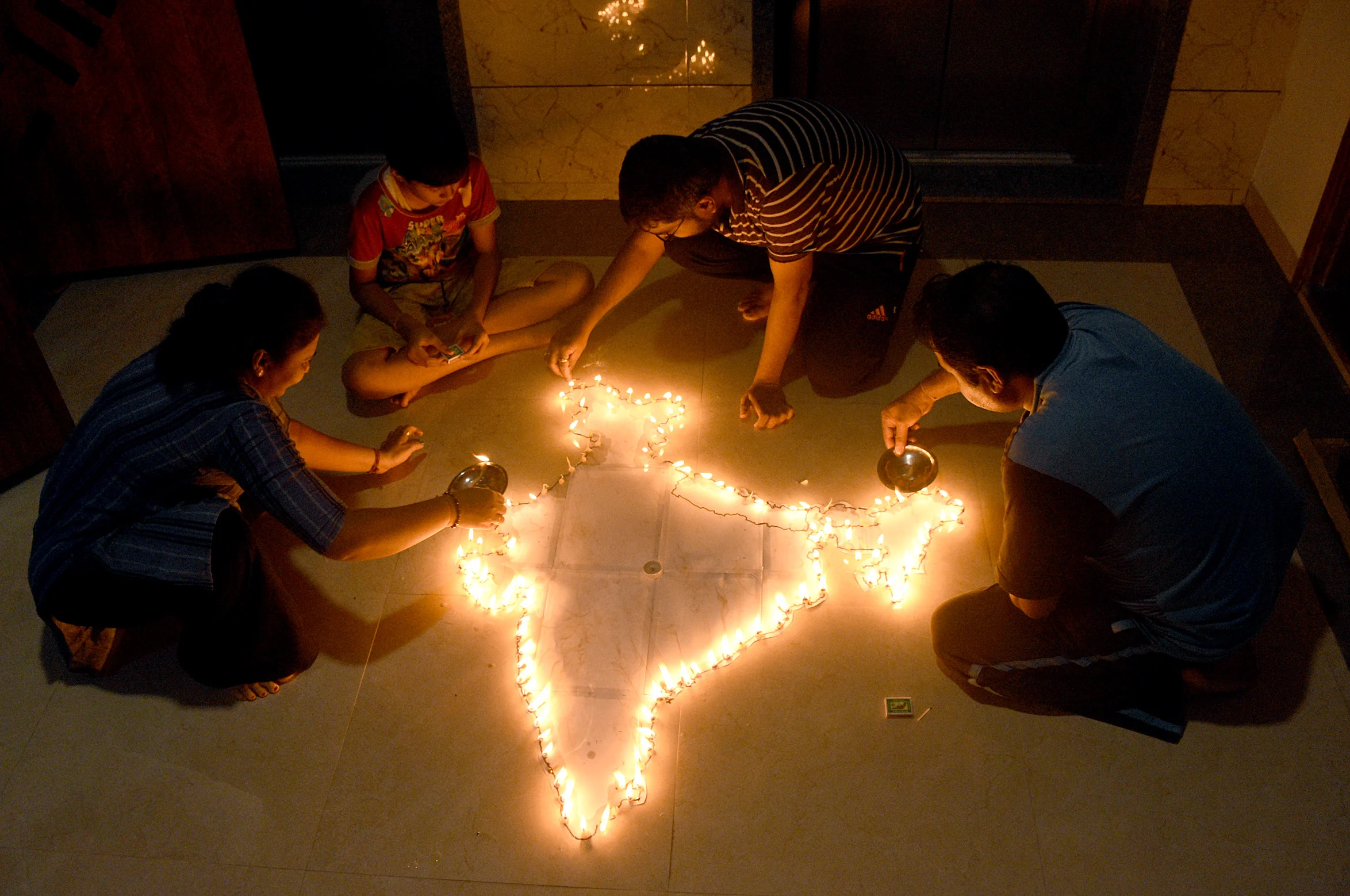 In Pics: How Mumbaikars responded to PM Modi's 9 Baje 9 Minutes appeal