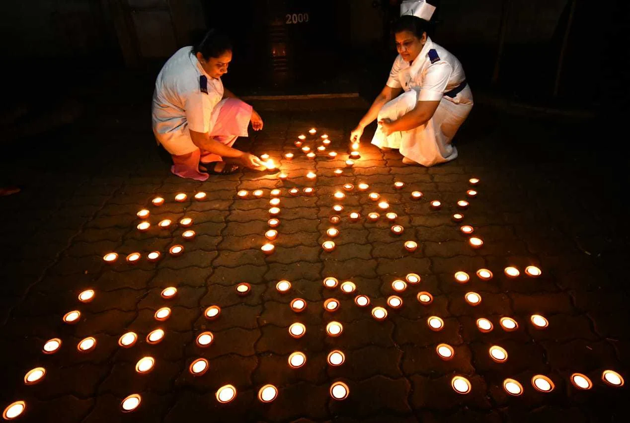 In Pics: How Mumbaikars responded to PM Modi's 9 Baje 9 Minutes appeal