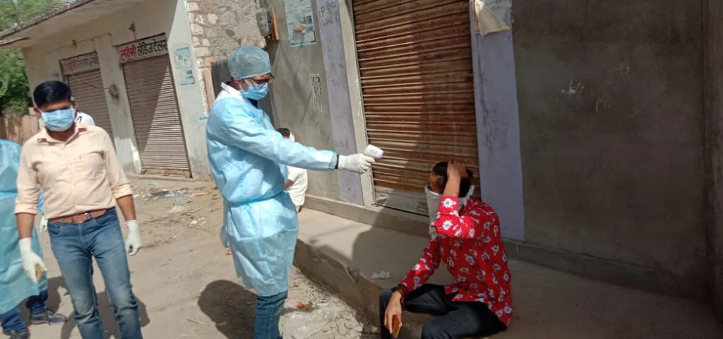 People being screened in Kitnoria village in Barmer