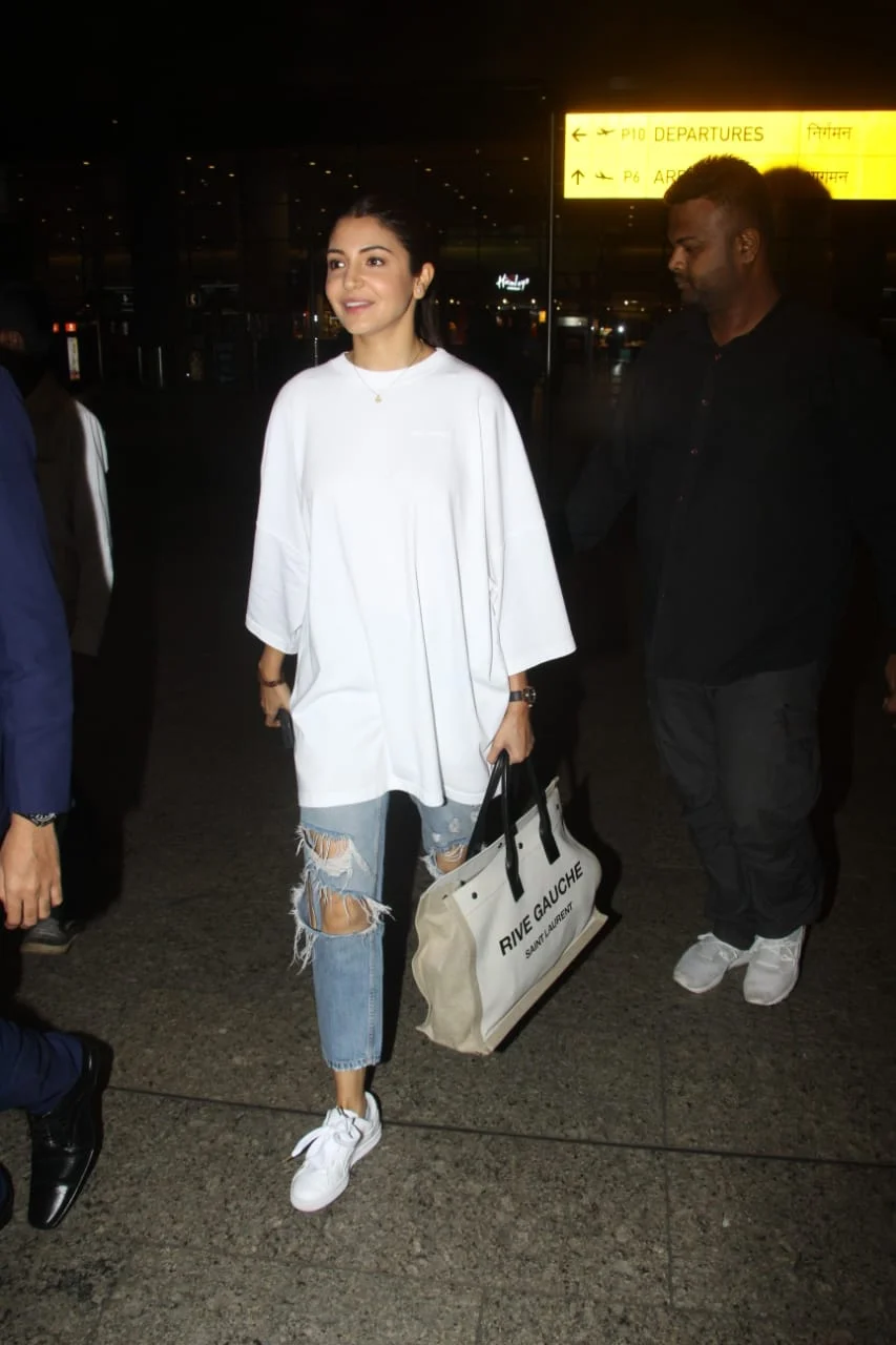 Anushka Sharma in oversized boyfriend t-shirt