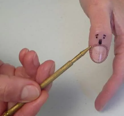 Draw a mouth on thumb, then divide it itnto four parts. Stimulate it with a help of jimmy (the tool seen in the picture).