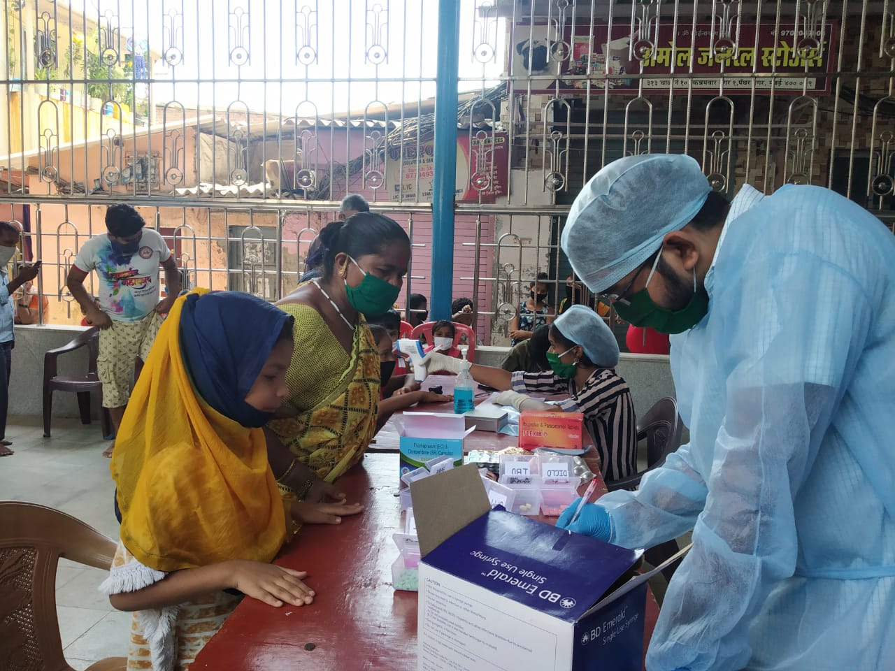 Humanity in times of coronavirus: This Mumbai-based doctor treats patients free of cost