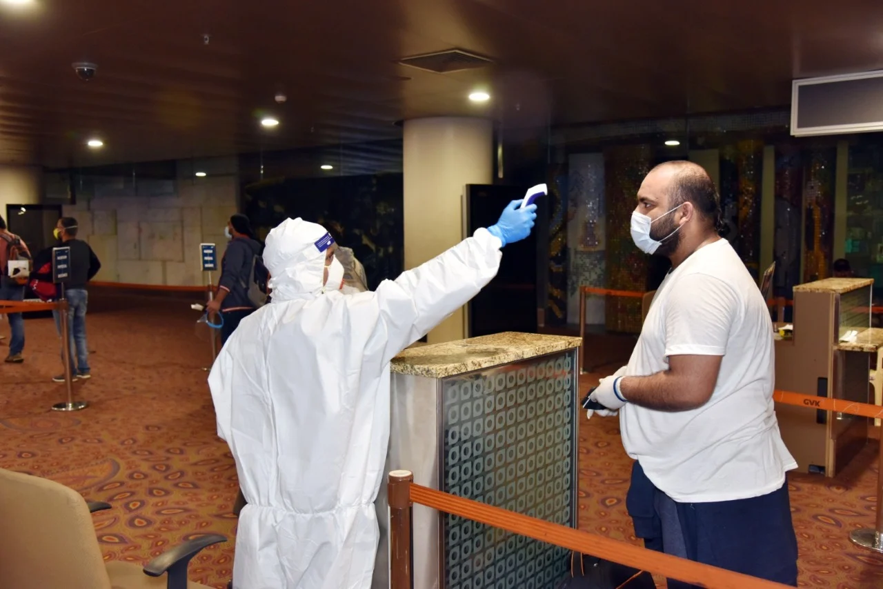 Medical staff checked the temperature of passengers upon their arrival in Mumbai