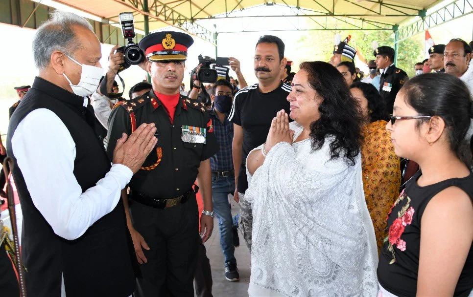 Col Ashutosh Sharma's wife Pallavi Sharma greets CM Ashok Gehlot