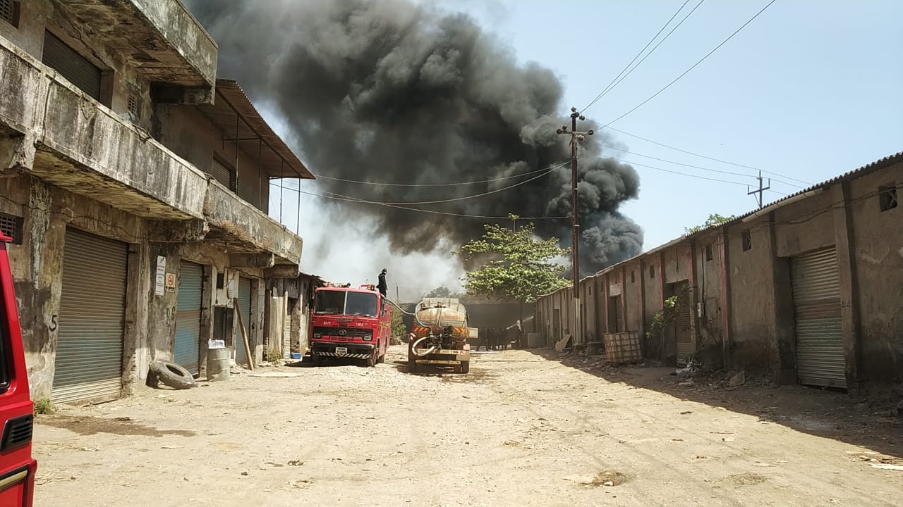 Major fire breaks out at chemical godown in Bhiwandi Rahnal village in Thane