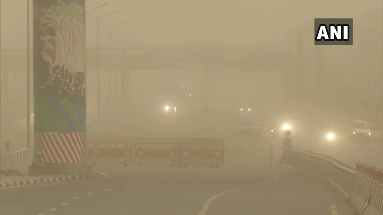 Dust storm envelops Delhi in a sudden change of weather; Visuals from Gazipur flyover