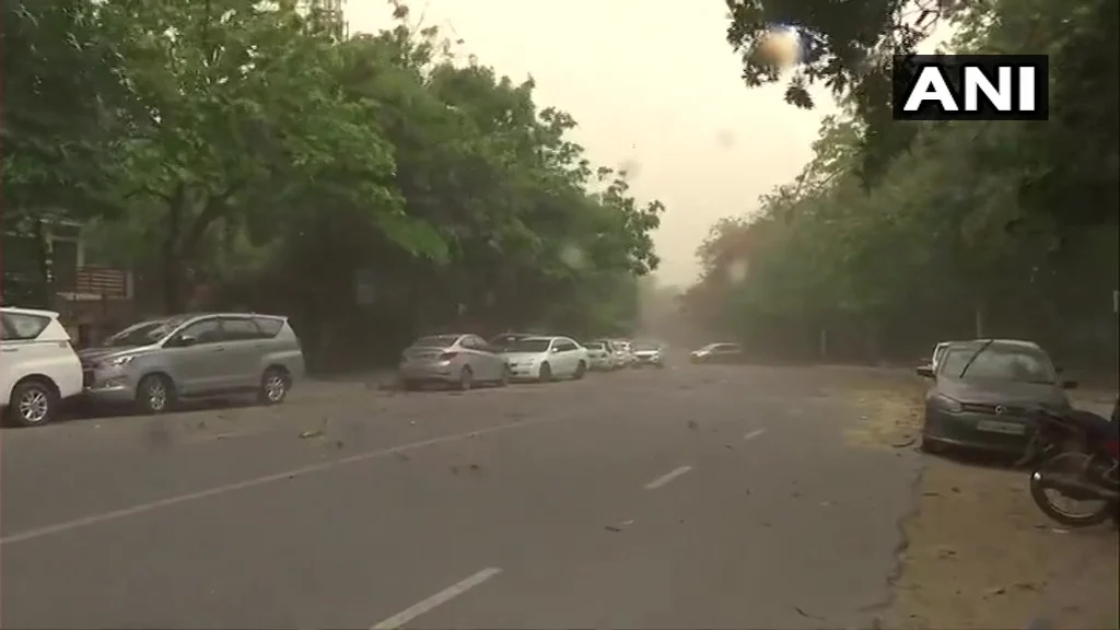 A massive dust storm hits Delhi's Vasant Vihar area