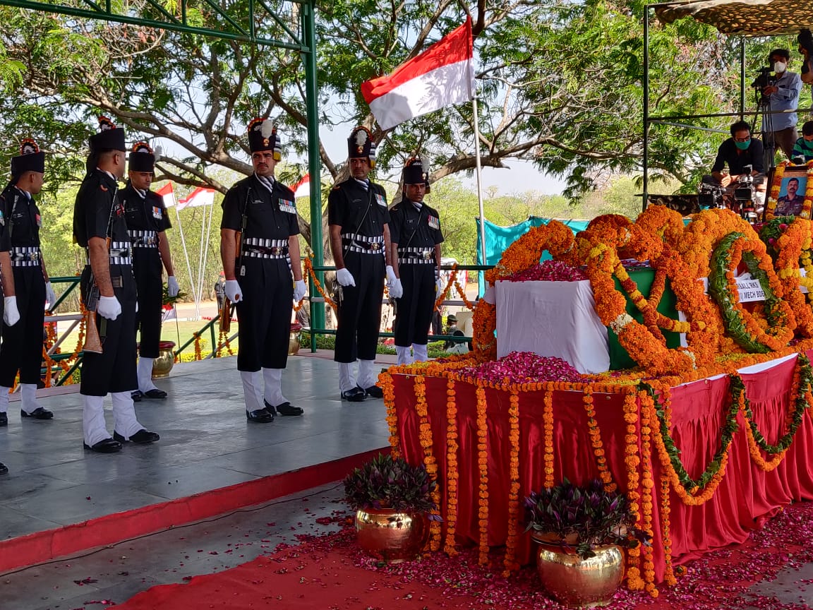 A wreath laying ceremony was held at the Jaipur Military Station's 61 Cavalry ground