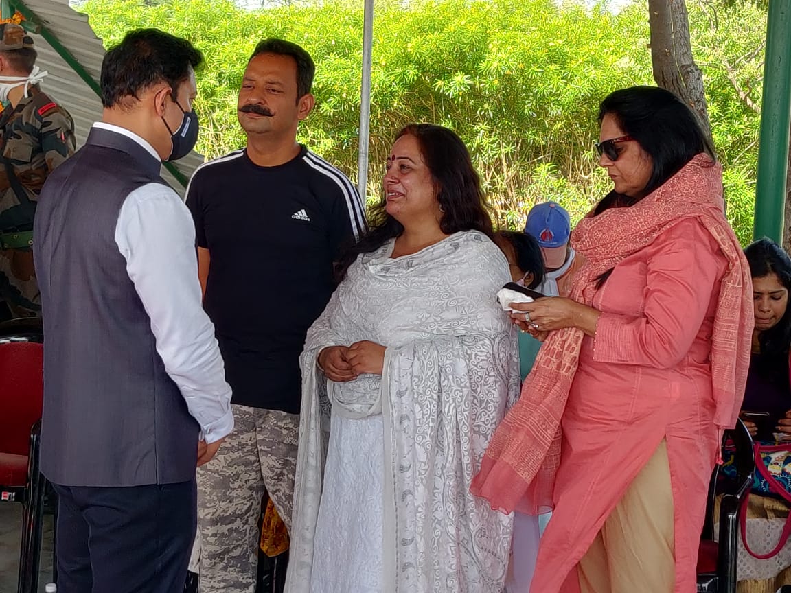 CM Ashok Gehlot consoled Col Ashutosh Sharma's family members present there