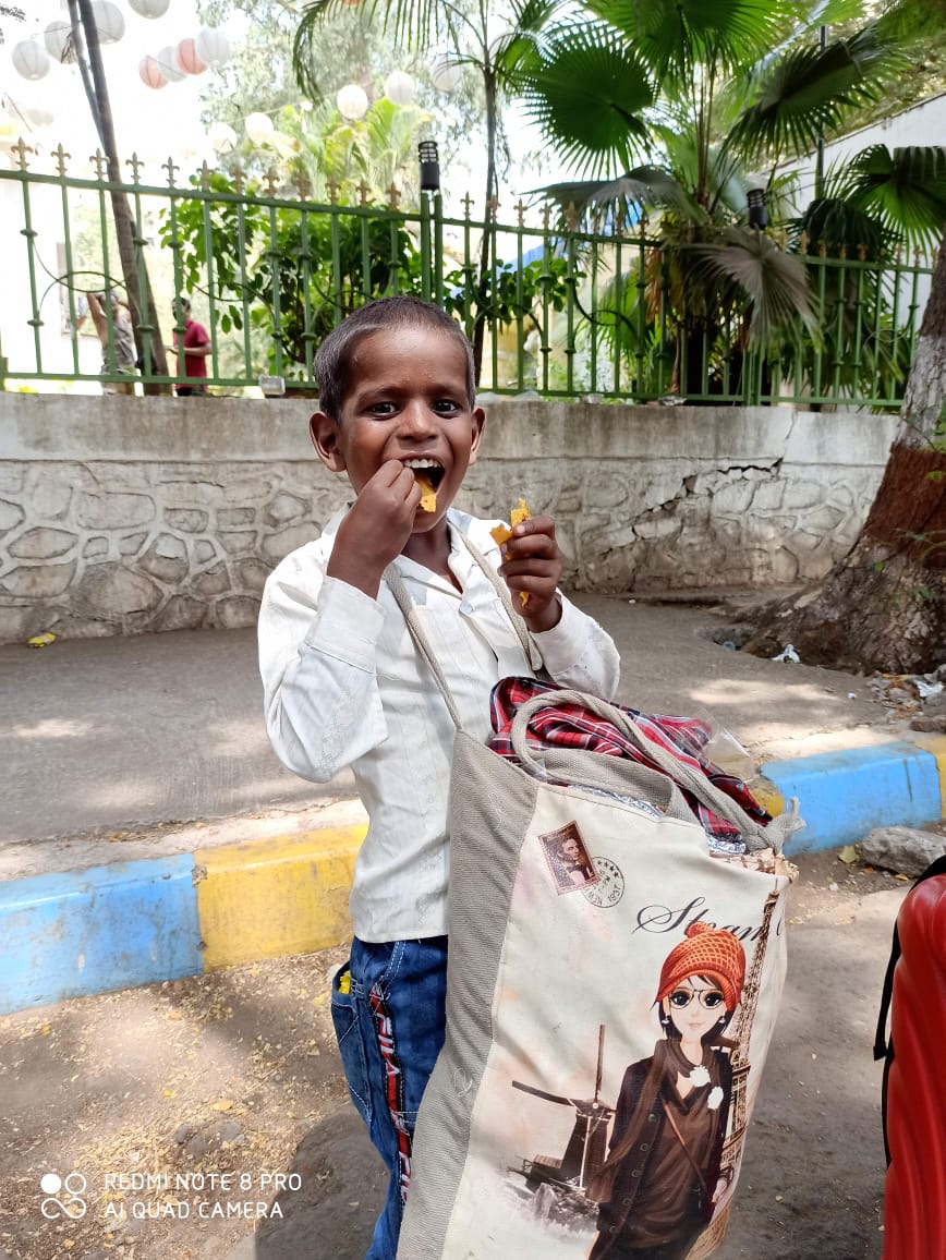 Theplas come to the rescue of migrant workers stuck in Mumbai