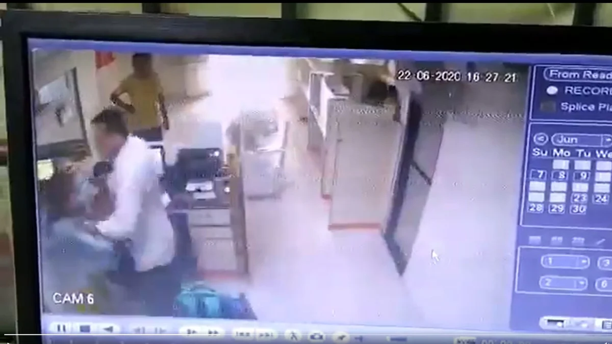 Watch: Female banker attacked by a constable in Surat ...