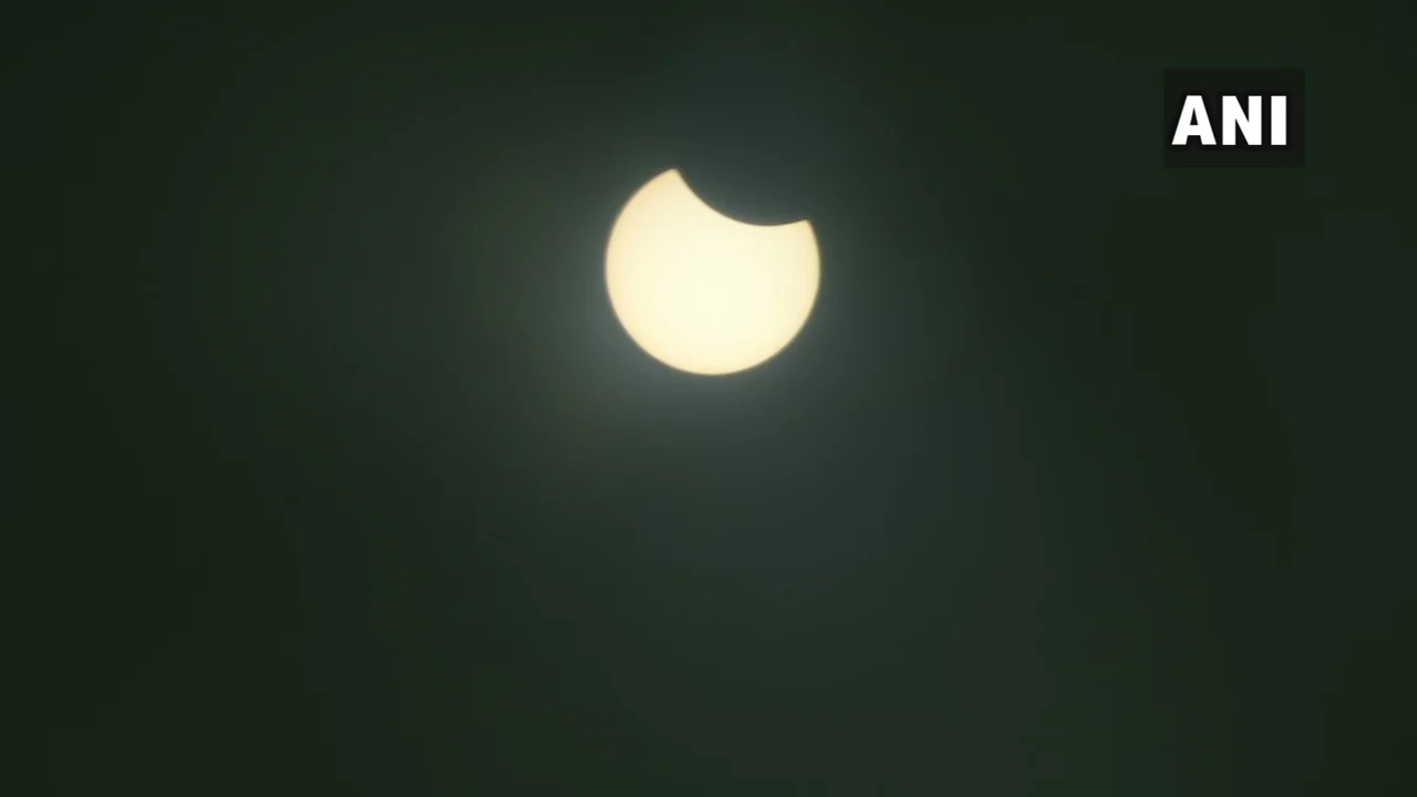 Rajasthan: #SolarEclipse2020 seen in the skies of Jaipur.