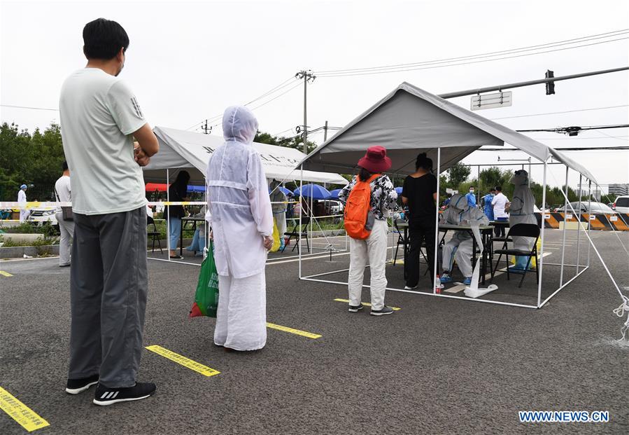 Photo taken on June 15, 2020 shows a temporary sampling site in Fengtai District of Beijing, capital of China. Beijing on Sunday conducted nucleic acid tests on 76,499 people, with 59 testing positive for COVID-19, according to a press conference held Monday. As of 6 a.m. Monday, 193 sampling sites had been set up across Beijing to facilitate nucleic acid testings, said Gao Xiaojun, spokesperson for the municipal health commission.