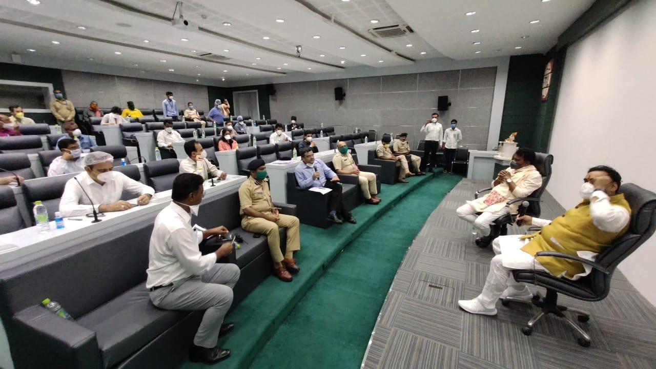 The Home Minister holding a meeting with officials and doctors, regarding the corona pandemic.
