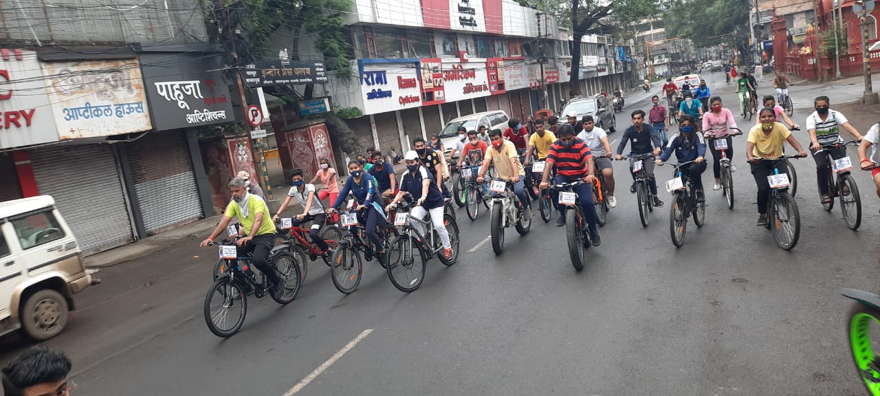 #FitIndia: Indore MP Shankar Lalwani pedals with residents, demands cycle tracks in the city