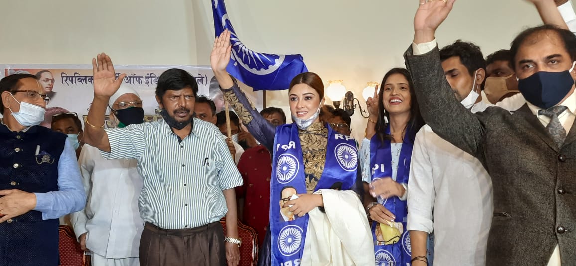 After accusing Anurag Kashyap of sexual assault, Payal Ghosh joins Republic Party of India (RPI)