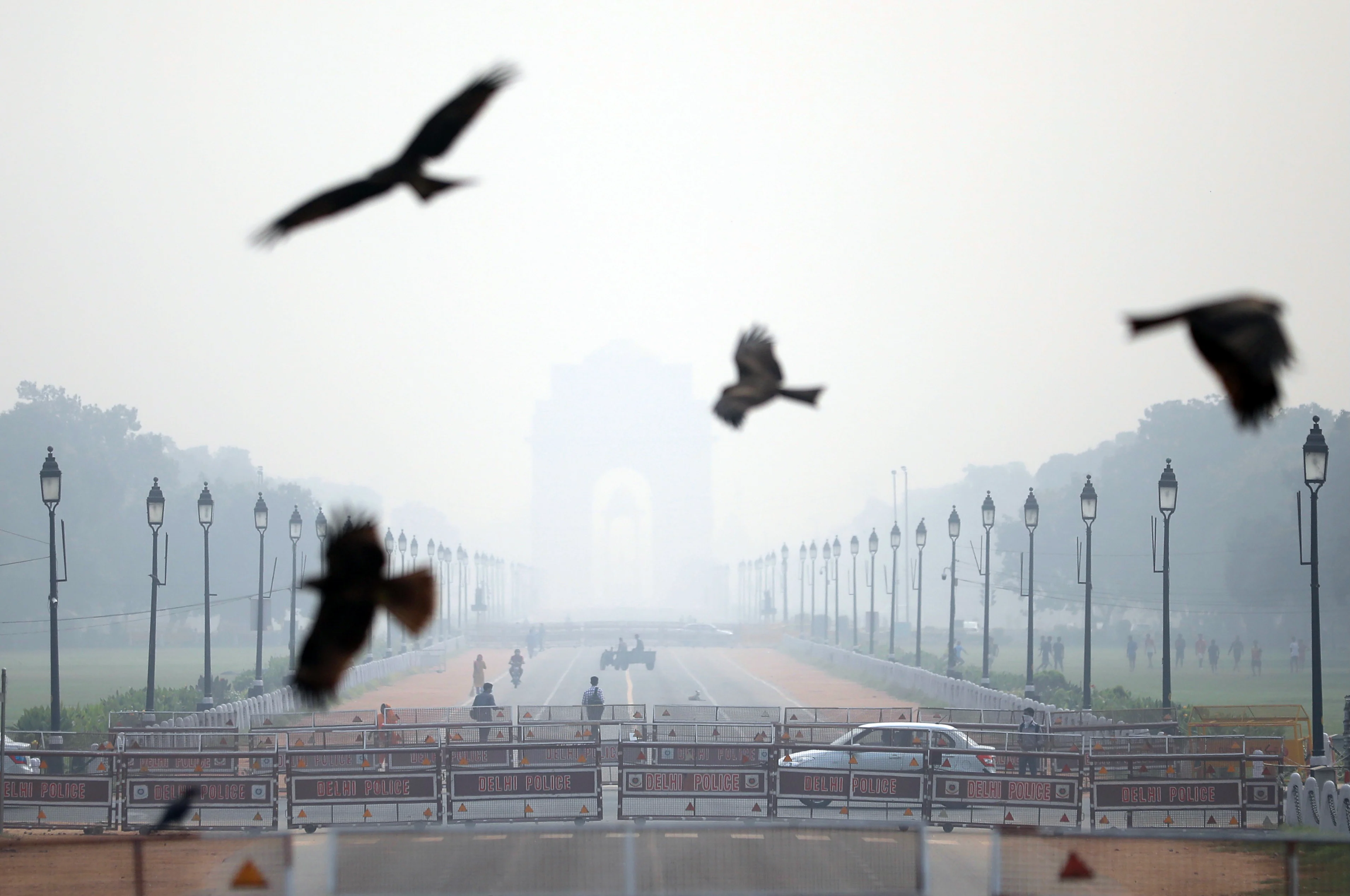 New Delhi: A view of birds flying while India Gate unseen due to smog as the air quality deteriorates in the national capital with rising of pollutants in the atmosphere, in New Delhi on Wednesday.