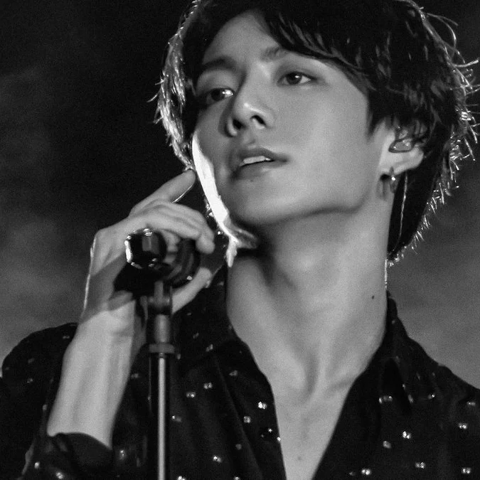 pix Jungkook Blonde Hair Selfie https www freepressjournal in entertainment hollywood bts maknae jungkooks blonde hair selfie is the second most liked tweet of 2021 after us prez joe biden