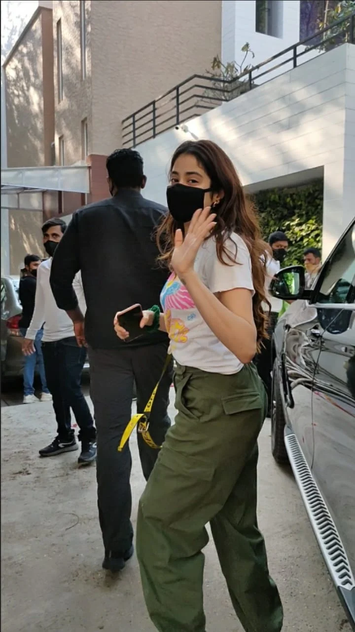 In Pics: Janhvi Kapoor, Ali Fazal, Richa Chaddha, Alaya F and other Bollywood celebs spotted in Mumbai