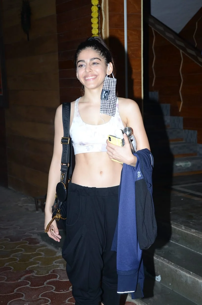 In Pics: Janhvi Kapoor, Ali Fazal, Richa Chaddha, Alaya F and other Bollywood celebs spotted in Mumbai